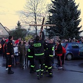 Ulicami Radziowa przesza Droga Krzyowa